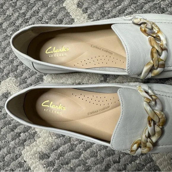 Clarks Leather Sarafyna Iris Comfort Loafers in Cream - Picture 4 of 9